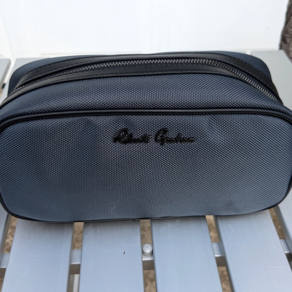 ROBERT GRAHAM NWT GREY TOILETRY BAG